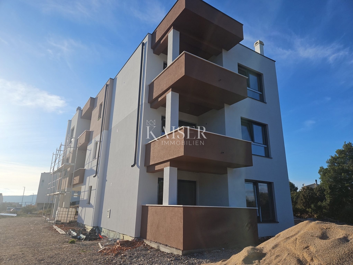 Sebenico, Brodarica - appartamento con due camere da letto di 73,61 m2 in un nuovo edificio vicino alla spiaggia di Rezalište