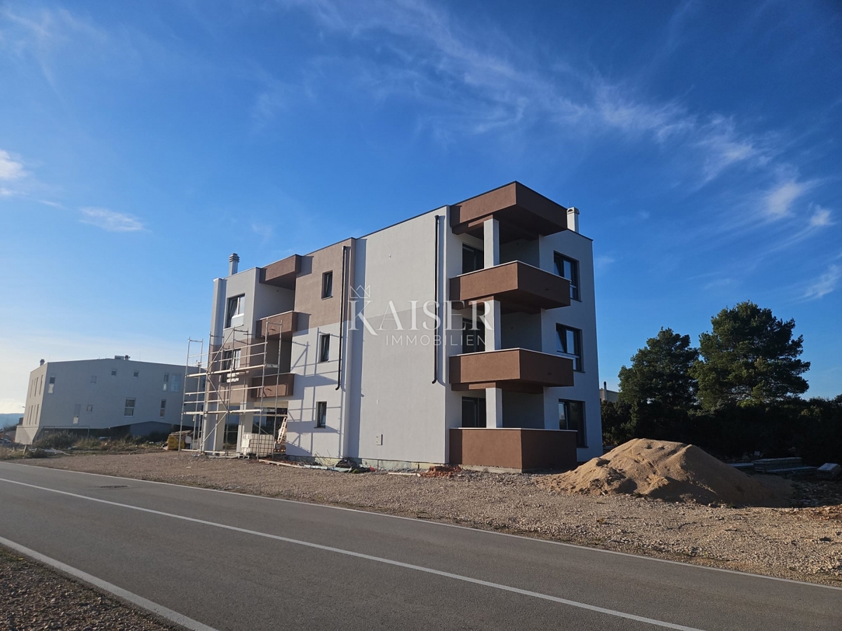 Sebenico, Brodarica - appartamento con due camere da letto di 73,61 m2 in un nuovo edificio vicino alla spiaggia di Rezalište