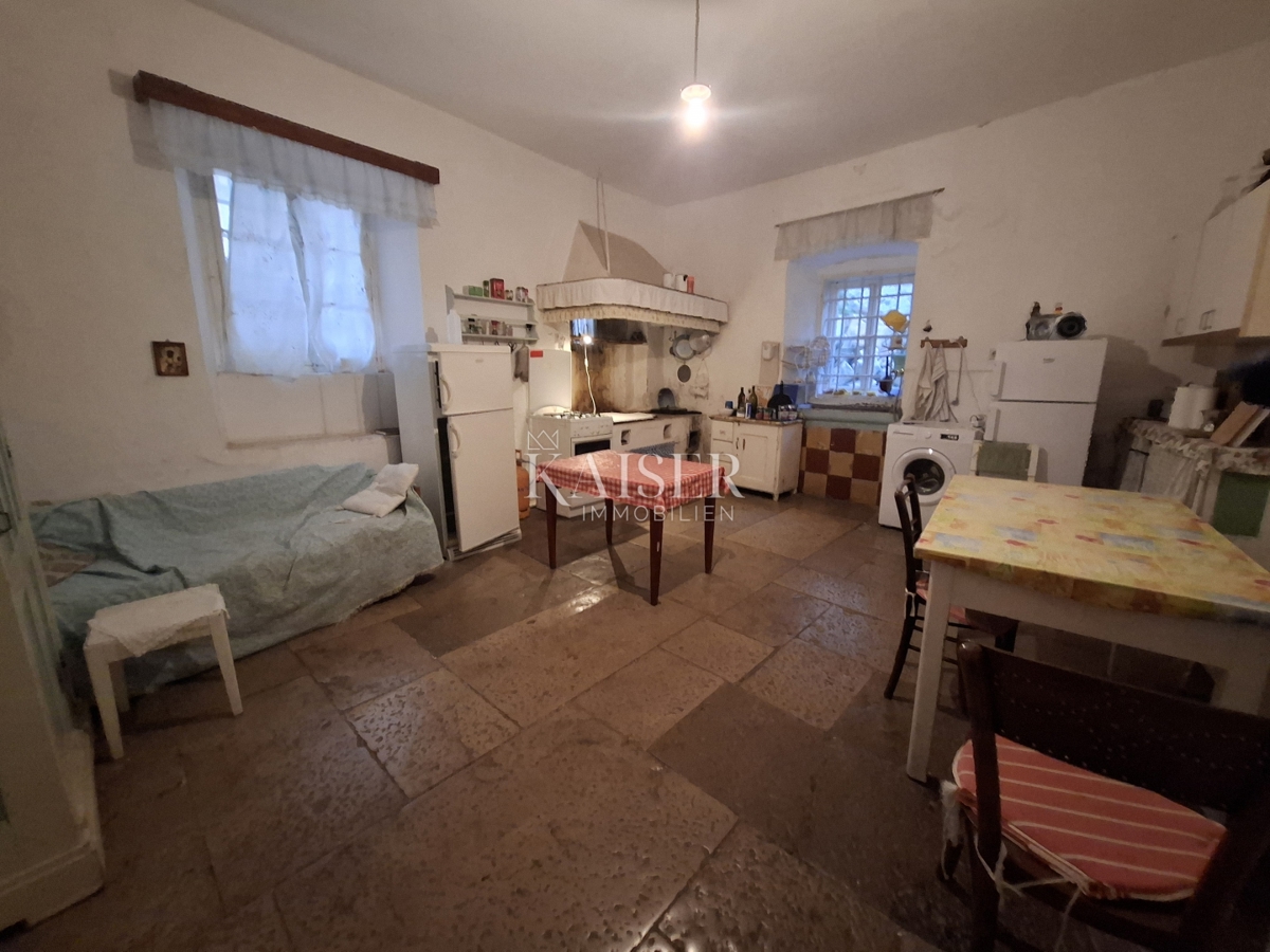 Mali Lošinj, grande casa in pietra nel centro storico