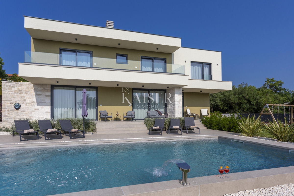 Istria, Svetvincenat - bellissima villa moderna con piscina