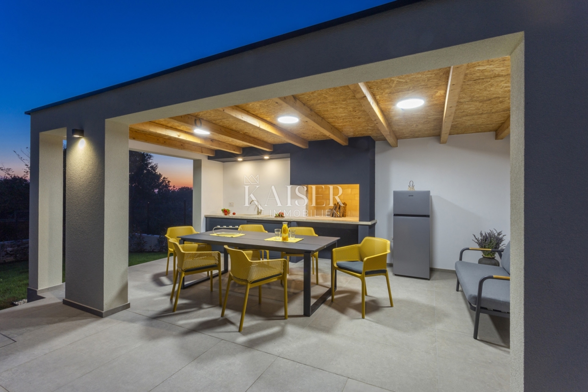 Istria, Svetvincenat - bellissima villa moderna con piscina