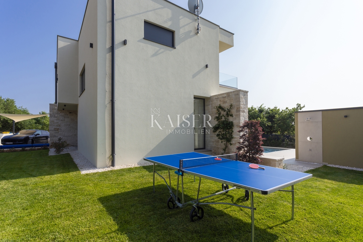 Istria, Svetvincenat - bellissima villa moderna con piscina