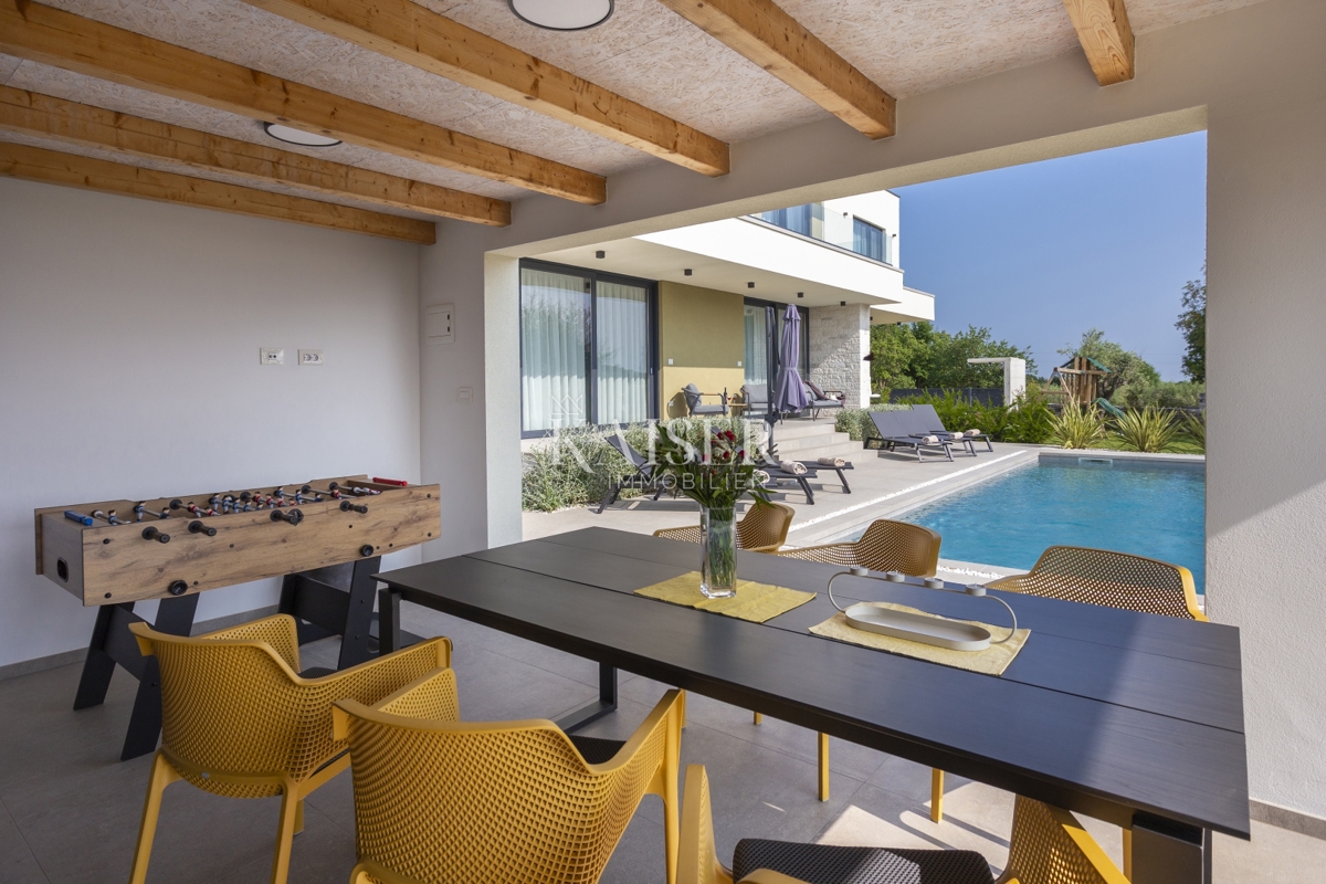 Istria, Svetvincenat - bellissima villa moderna con piscina