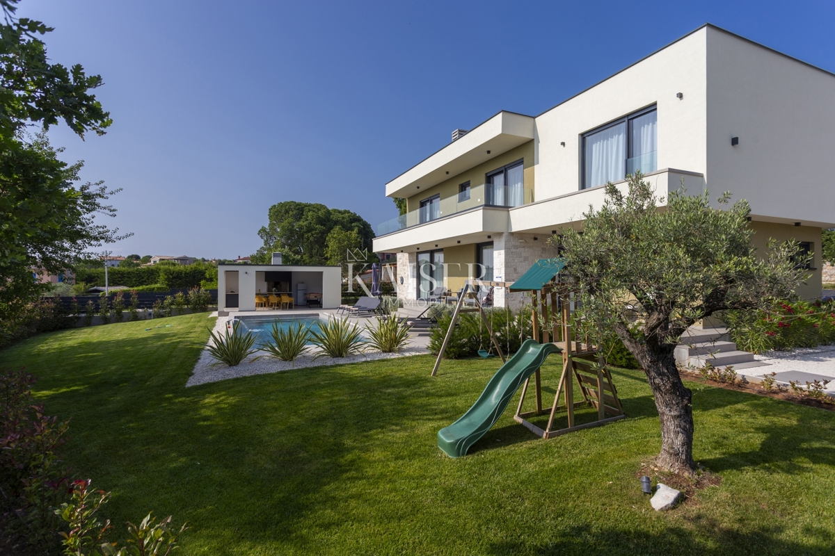 Istria, Svetvincenat - bellissima villa moderna con piscina