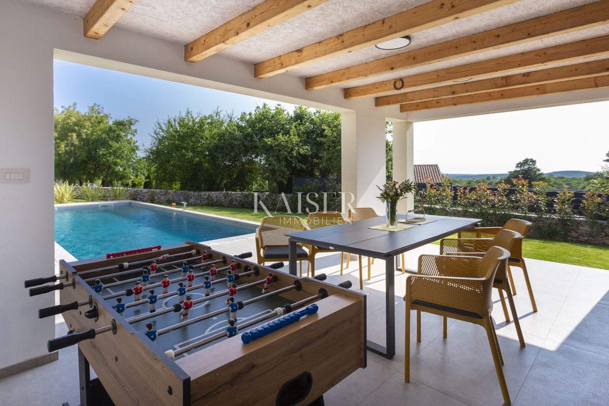 Istria, Svetvincenat - bellissima villa moderna con piscina