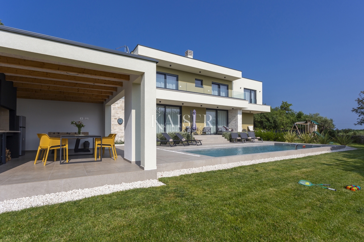 Istria, Svetvincenat - bellissima villa moderna con piscina