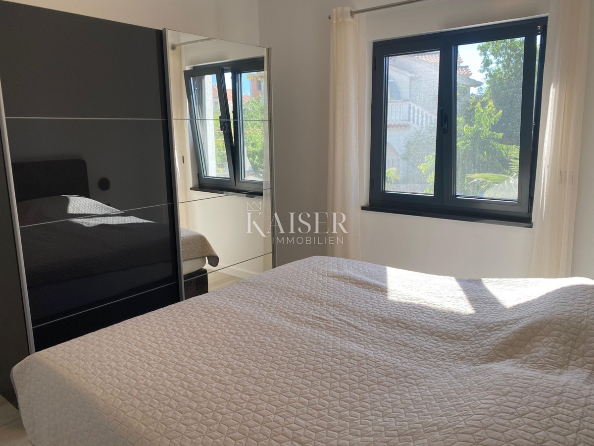 SRIMA, VODICE – APPARTAMENTO DI LUSSO CON DUE CAMERE DA LETTO, A 50 M DALLA SPIAGGIA