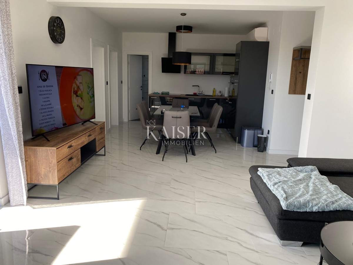 SRIMA, VODICE – APPARTAMENTO DI LUSSO CON DUE CAMERE DA LETTO, A 50 M DALLA SPIAGGIA