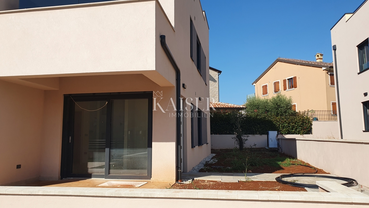 Istria - Parenzo, appartamento con tre camere da letto al piano terra a 1 km dal mare