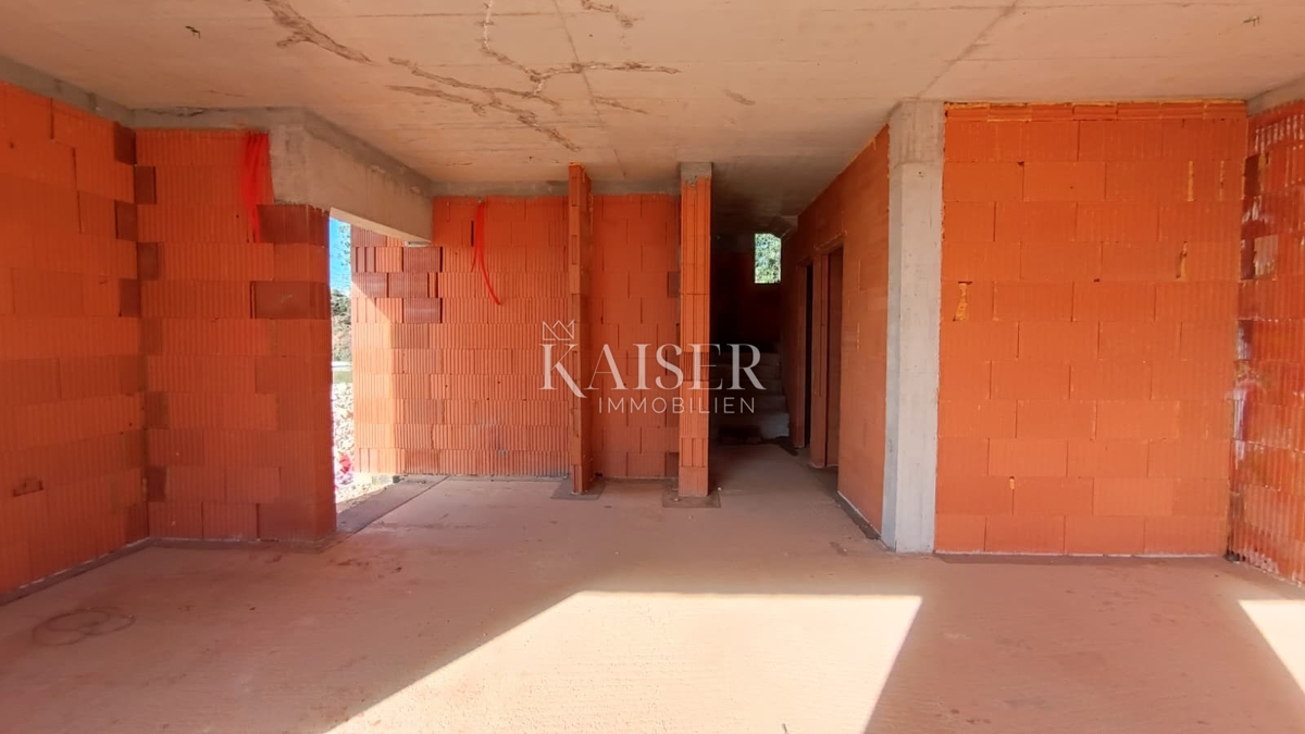 Istria, Pola - moderna casa bifamiliare di 120m2 con piscina e terrazza