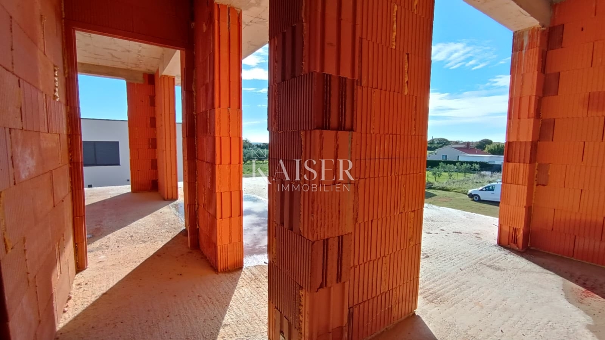 Istria, Pola - moderna casa bifamiliare di 120m2 con piscina e terrazza