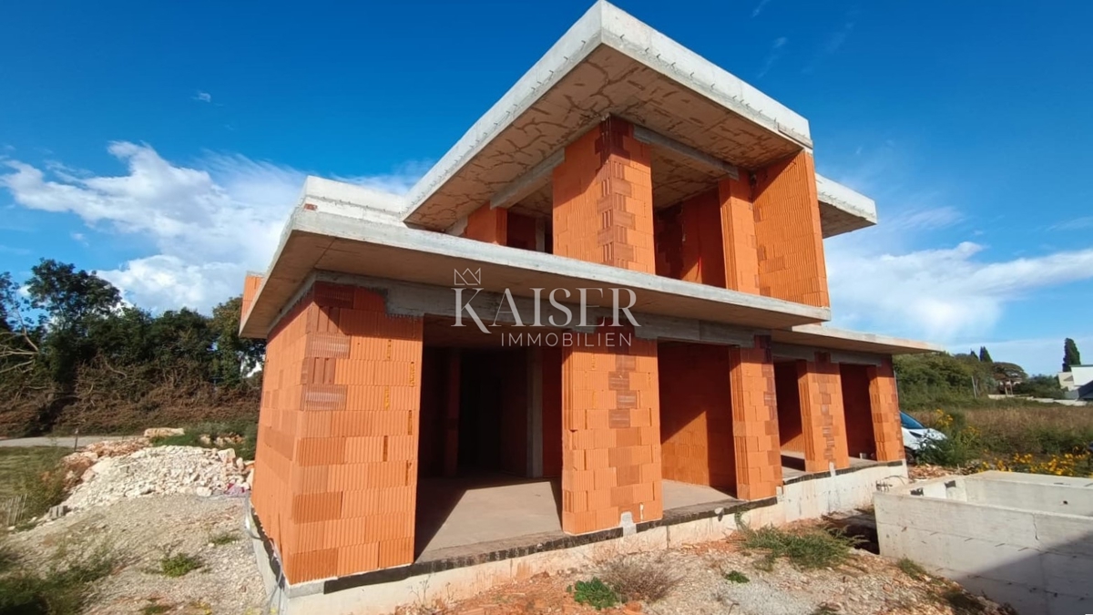 Istria, Pola - moderna casa bifamiliare di 120m2 con piscina e terrazza