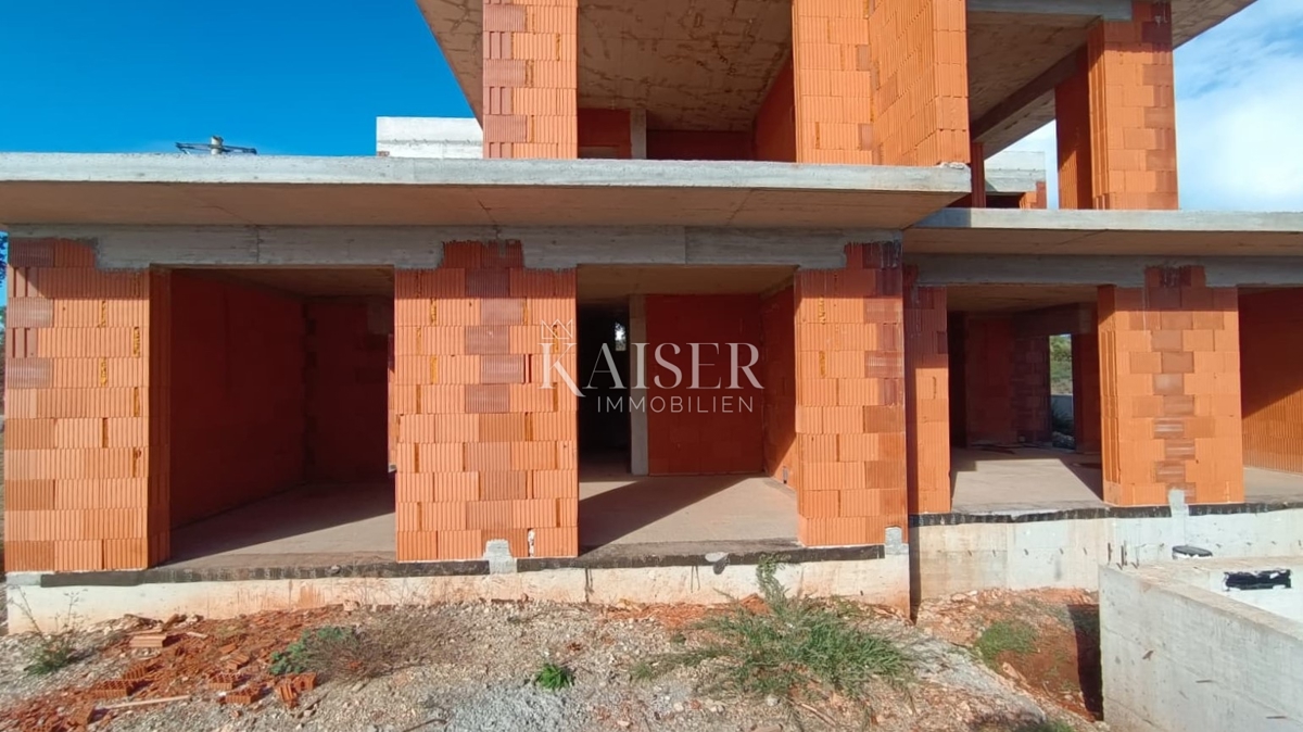 Istria, Pola - moderna casa bifamiliare di 120m2 con piscina e terrazza