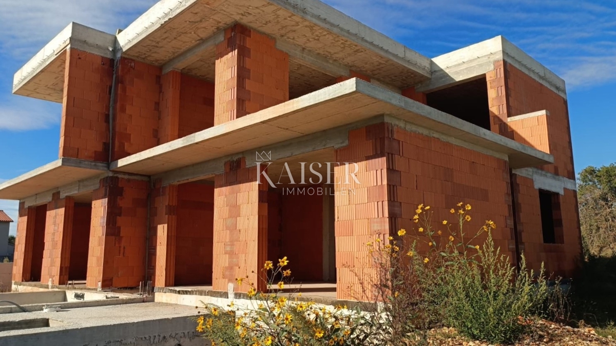 Istria, Pola - moderna casa bifamiliare di 120m2 con piscina e terrazza