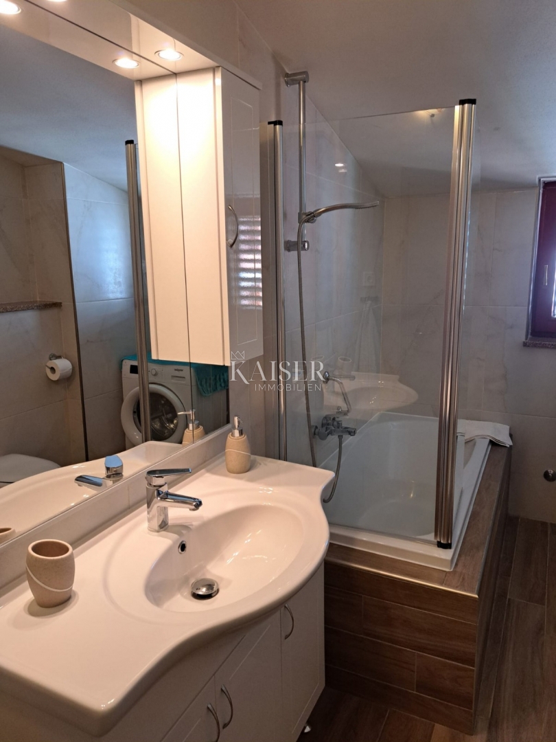 Istria, Medolino - casa con appartamenti di 430m2 a soli 200m dal mare