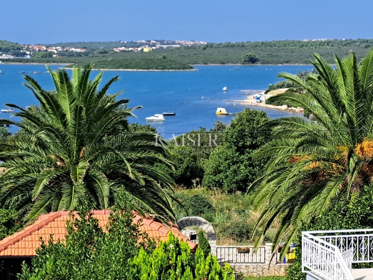 Istria, Medolino - casa con appartamenti di 430m2 a soli 200m dal mare