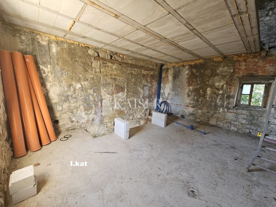 Istria, Krasica, casa tradizionale istriana da ristrutturare, 75m2