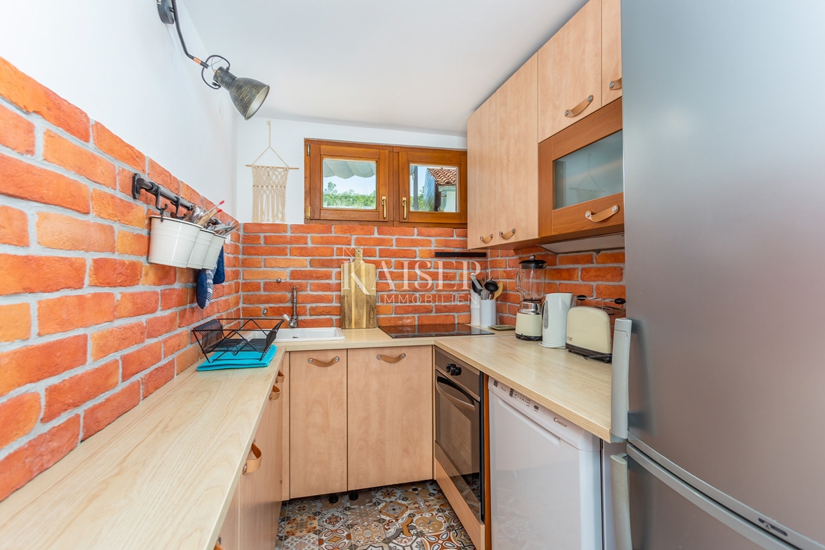 Vrbnik, isola di Krk - casa indipendente con due unità, opportunità