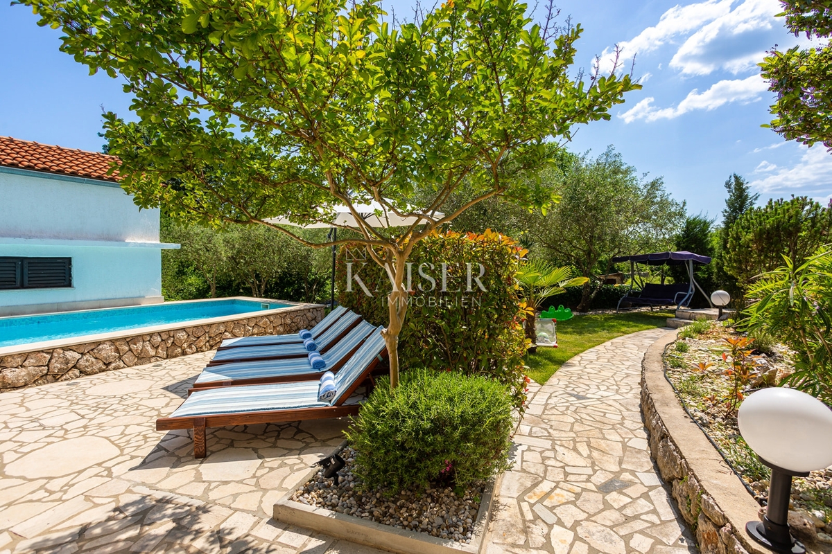 Vrbnik, isola di Krk - casa indipendente con due unità, opportunità