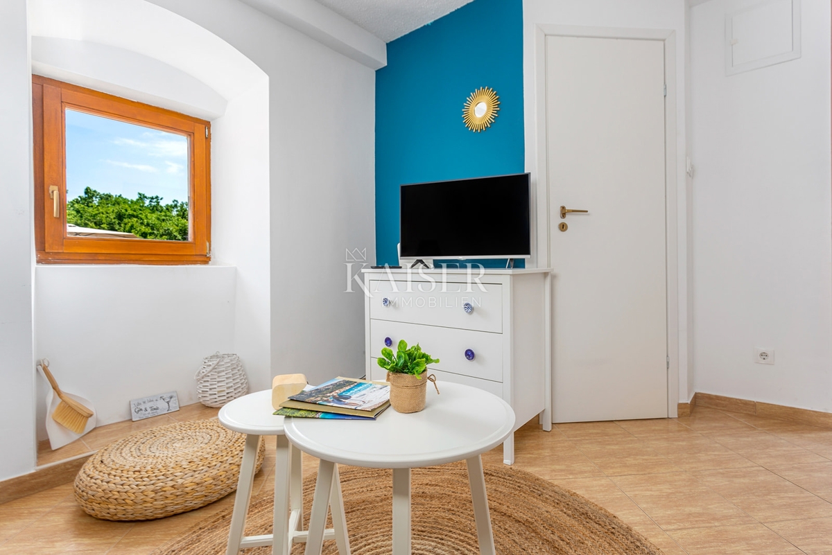 Vrbnik, isola di Krk - casa indipendente con due unità, opportunità