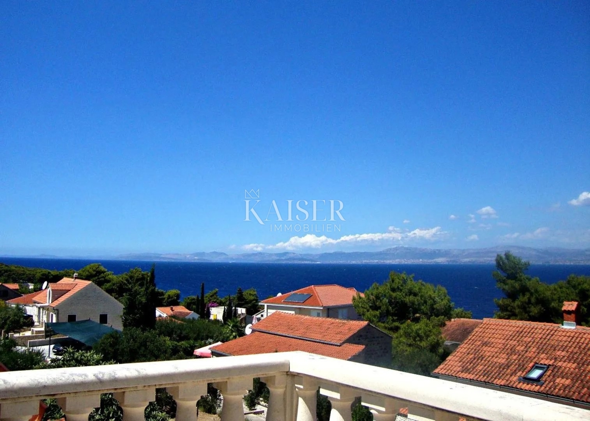 Isola di Brač - Bellissima casa in pietra con cinque appartamenti, uliveto e vista panoramica sul mare