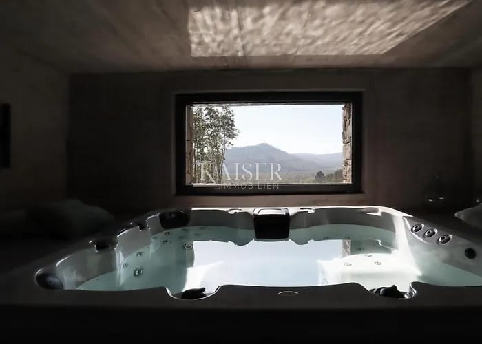 Istria, Montona - villa moderna con vista su Montona