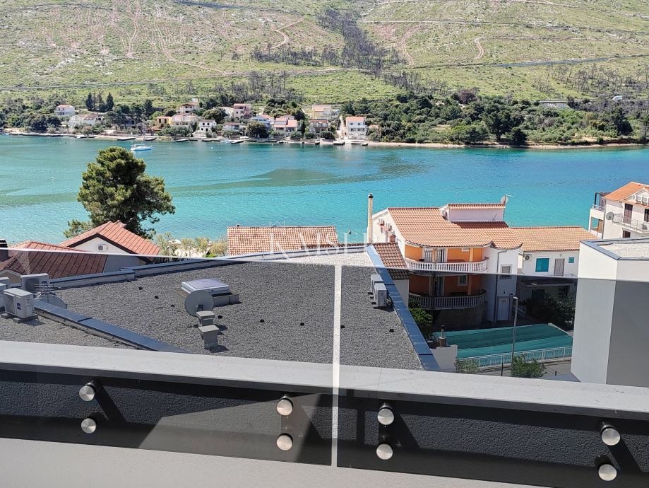 Grebaštica, Sebenico - Spazioso appartamento con tre camere da letto e due grandi logge, a 100 m dal mare