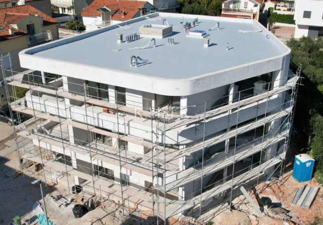 Vodice, Sebenico - Lussuoso appartamento con tre camere da letto e vista mare, a 70 m dalla spiaggia