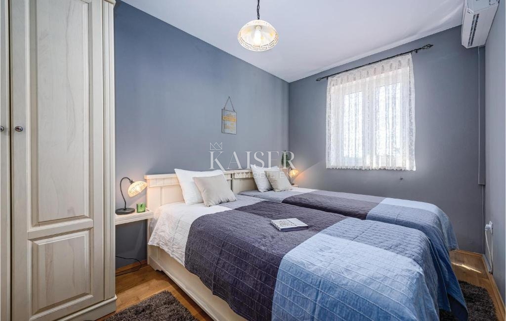 Istria, Umago, casa bifamiliare con piscina, a 300 metri dal mare