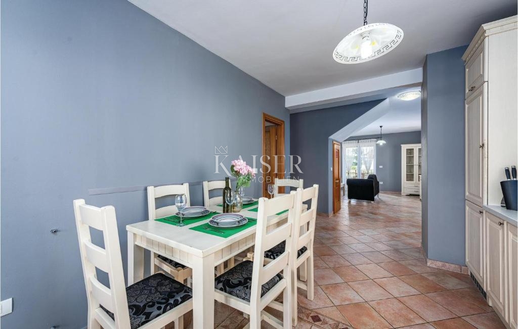 Istria, Umago, casa bifamiliare con piscina, a 300 metri dal mare