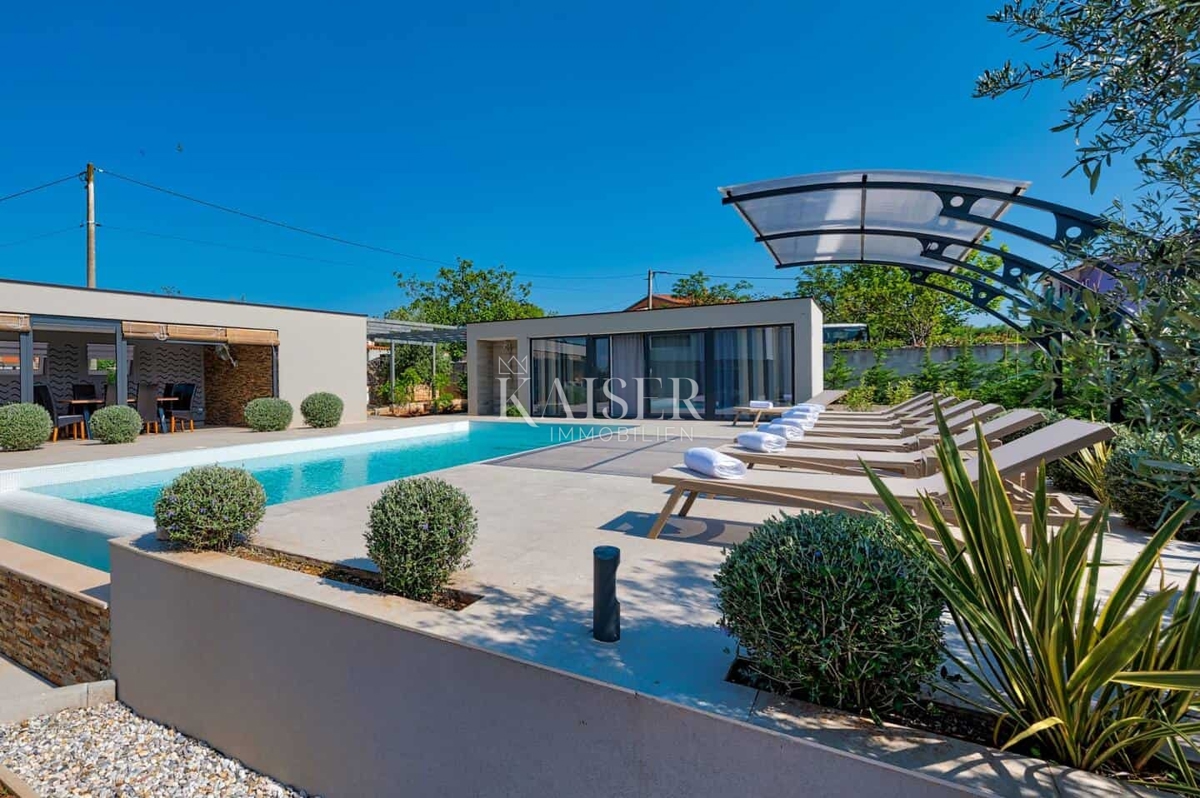 Casa con piscina vicino a Dignano