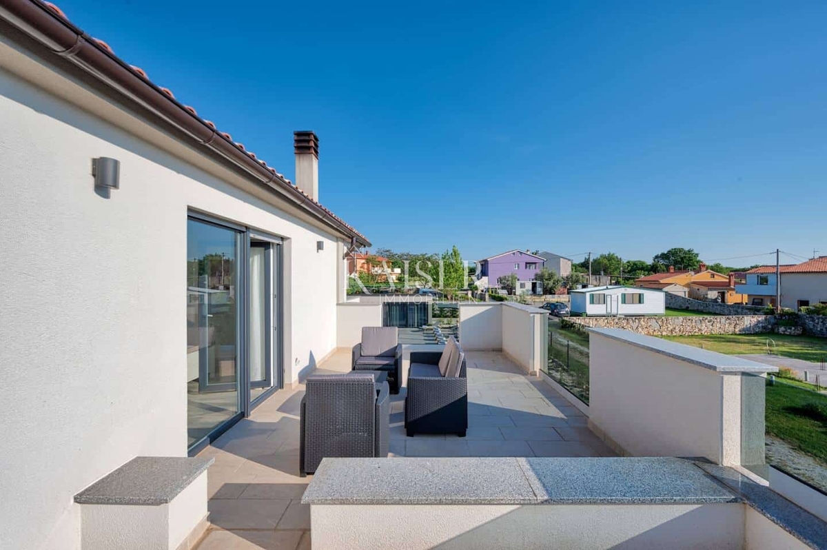 Casa con piscina vicino a Dignano