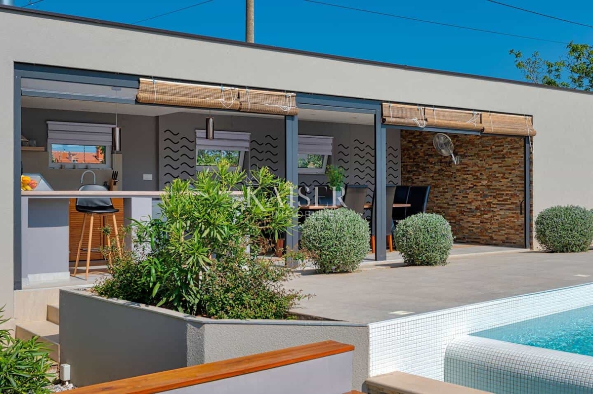 Casa con piscina vicino a Dignano