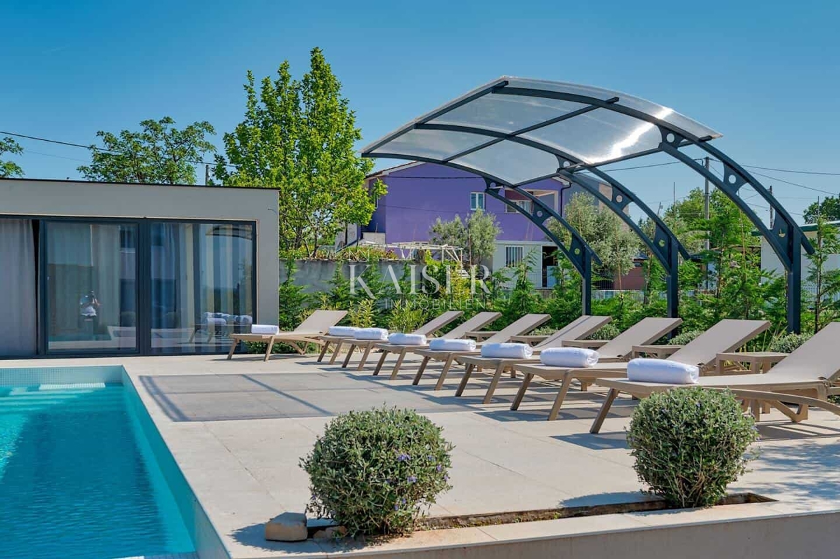 Casa con piscina vicino a Dignano