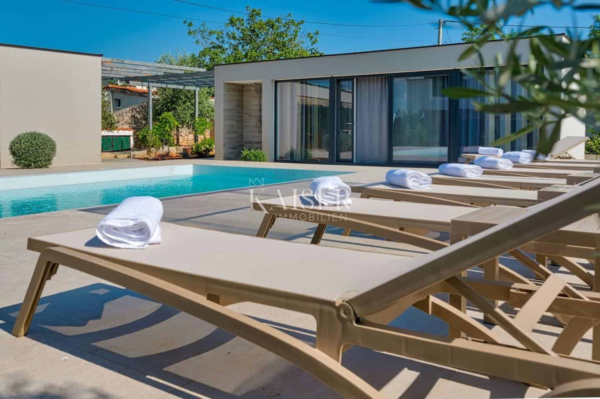 Casa con piscina vicino a Dignano