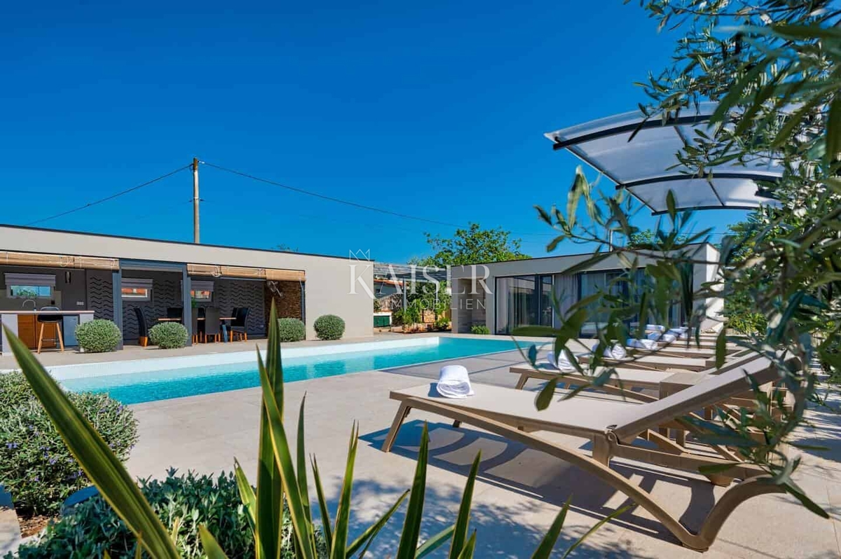 Casa con piscina vicino a Dignano