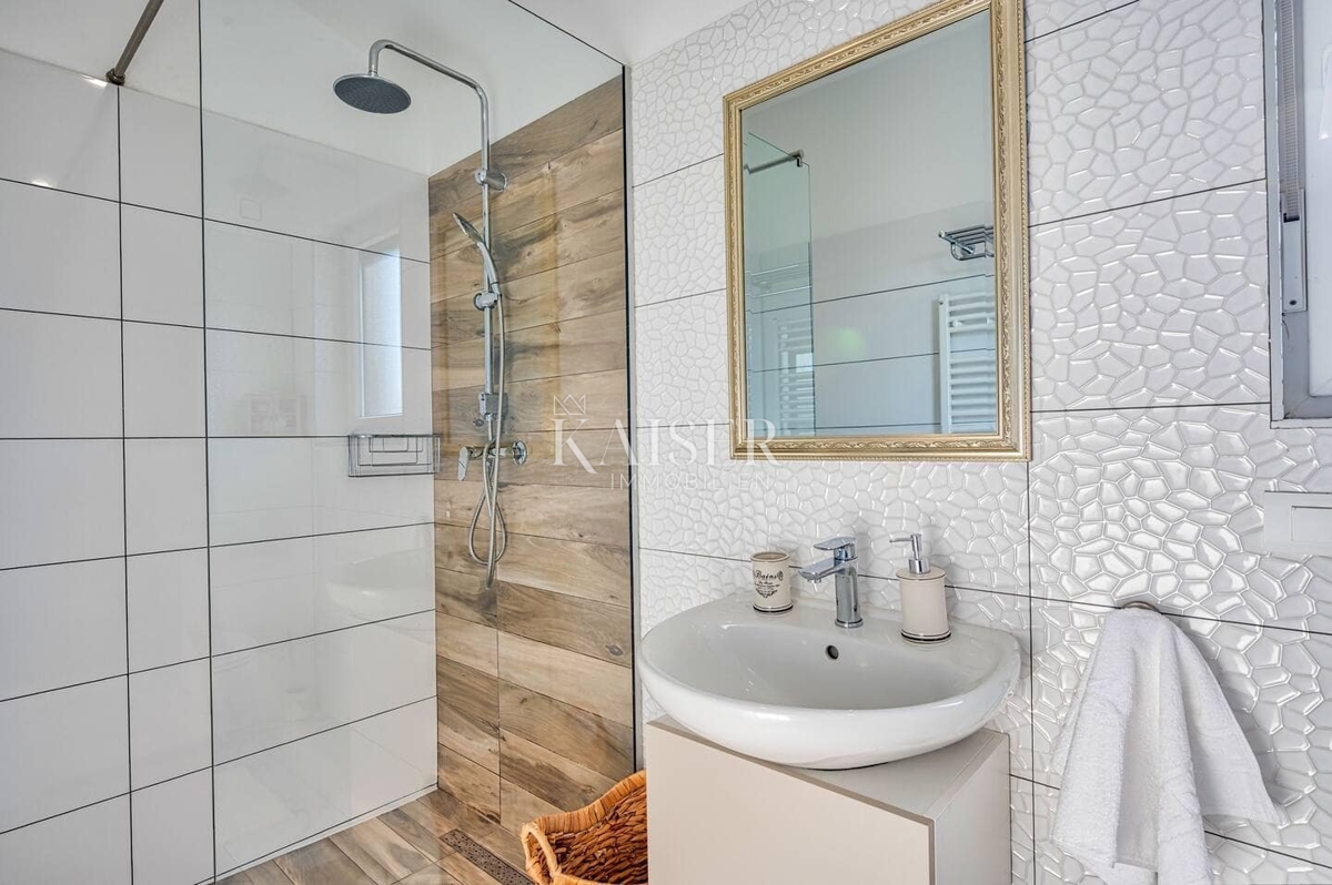 Casa con piscina vicino a Dignano