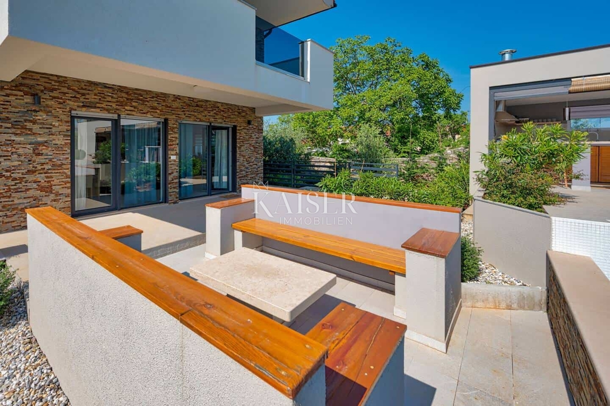 Casa con piscina vicino a Dignano