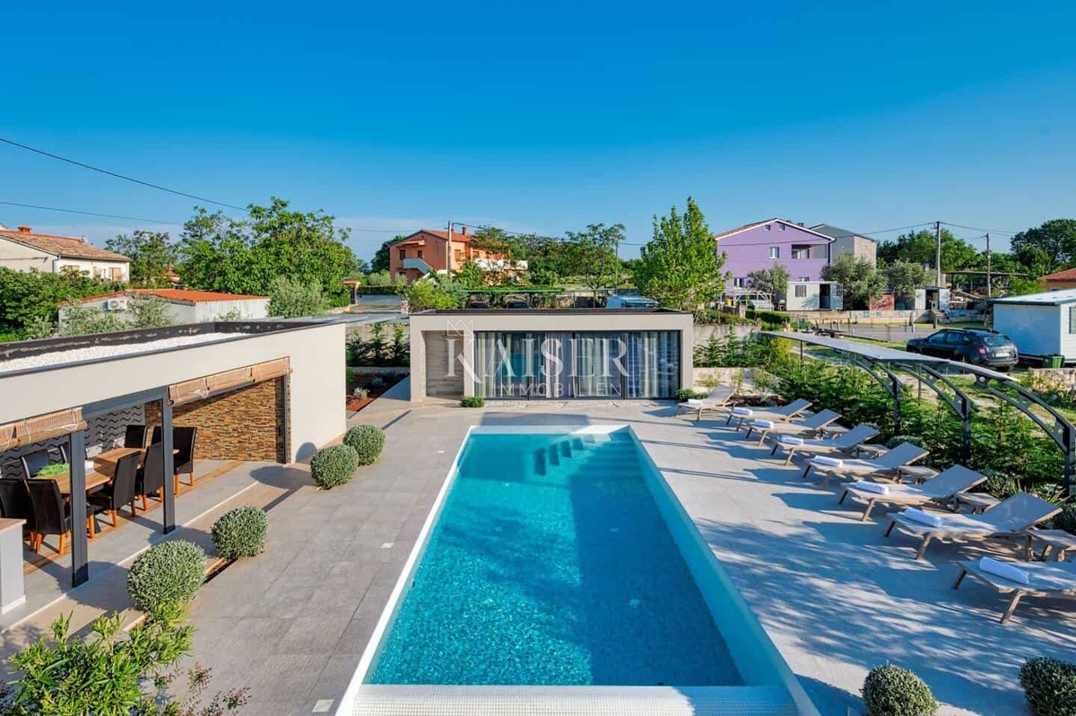 Casa con piscina vicino a Dignano