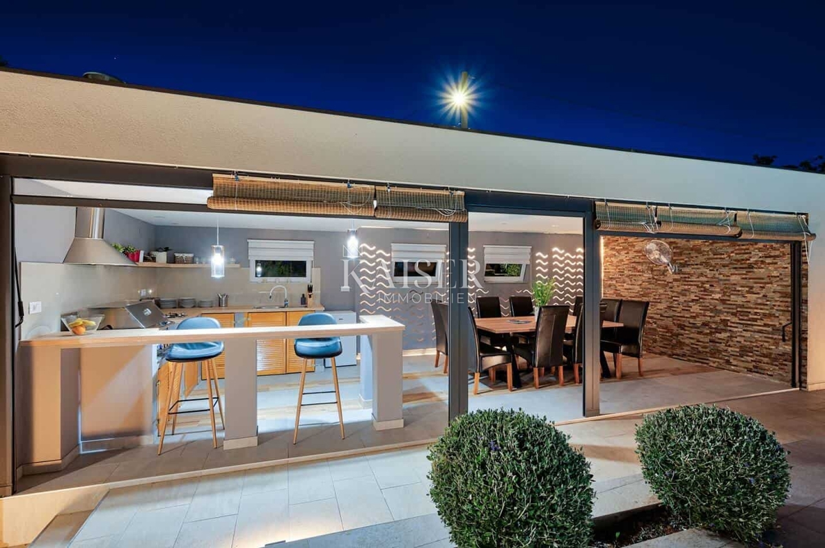 Casa con piscina vicino a Dignano