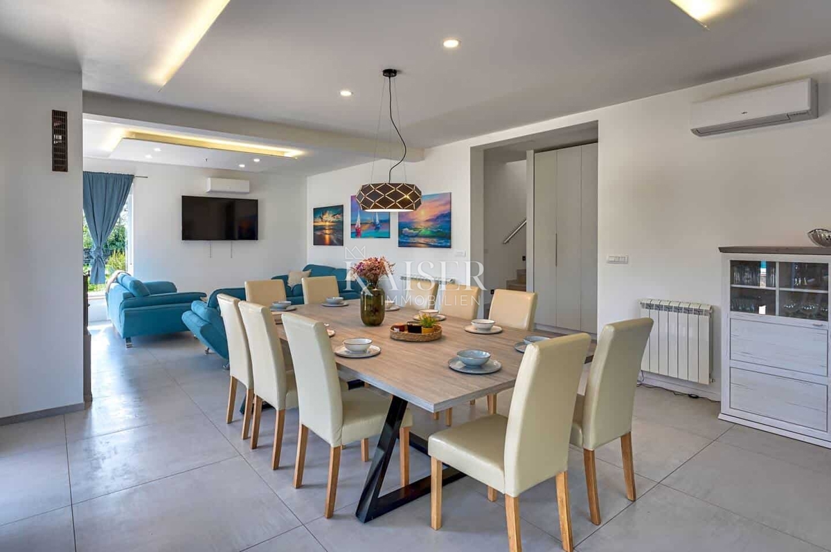 Casa con piscina vicino a Dignano