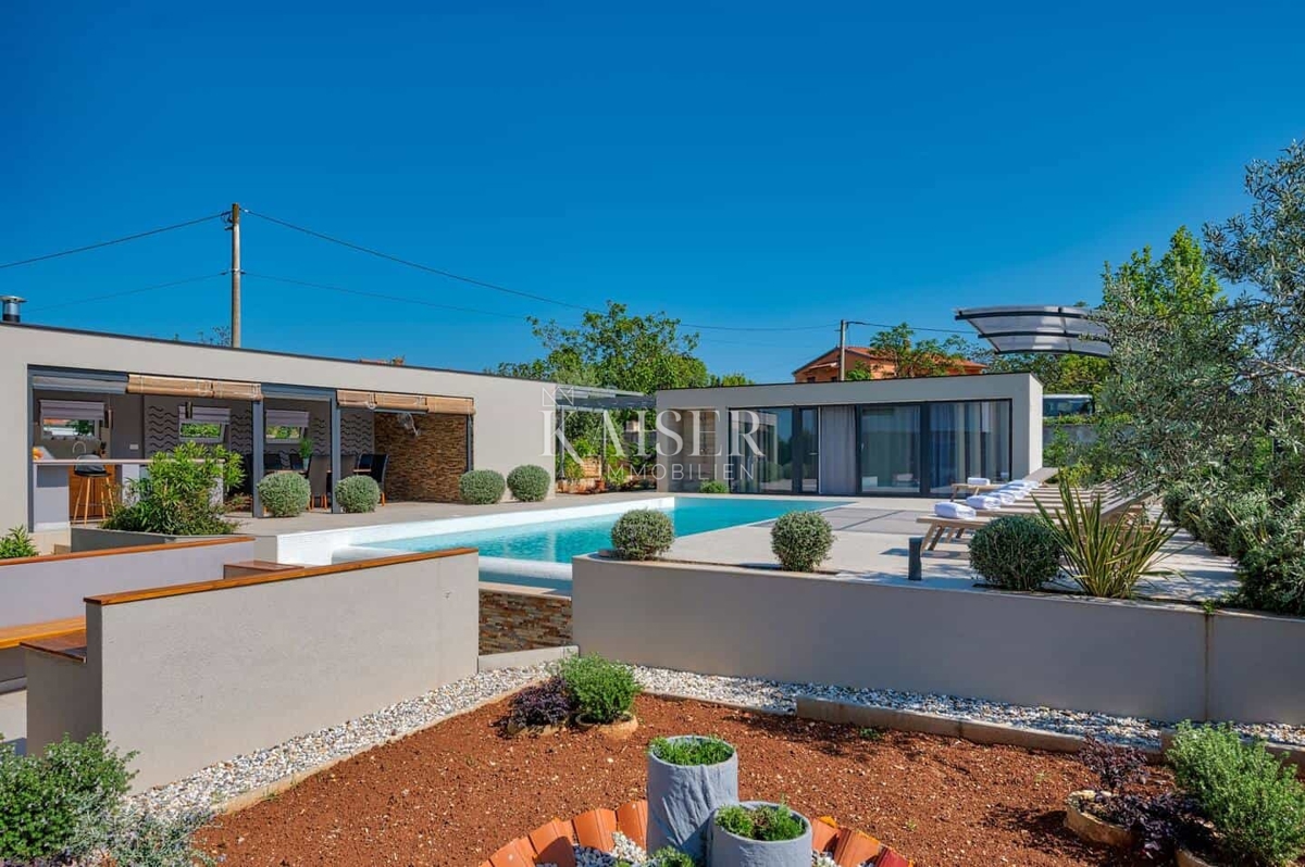 Casa con piscina vicino a Dignano