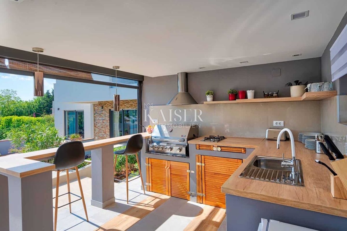 Casa con piscina vicino a Dignano