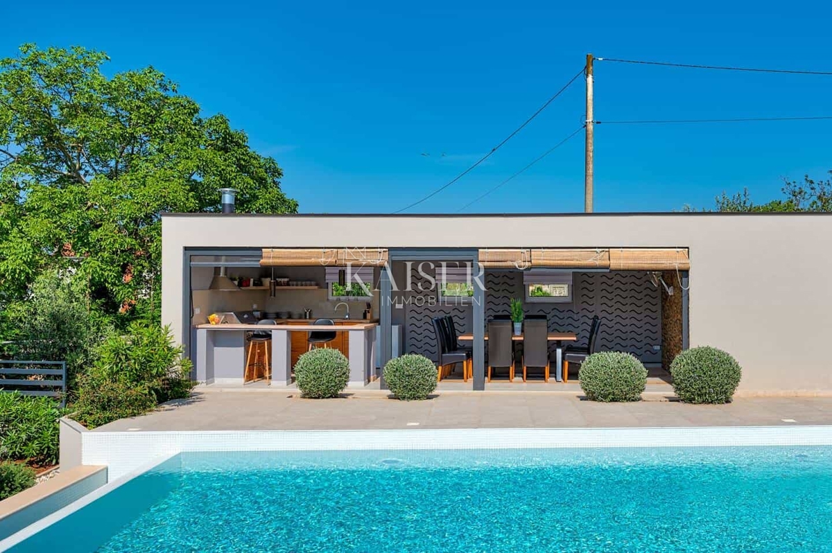 Casa con piscina vicino a Dignano