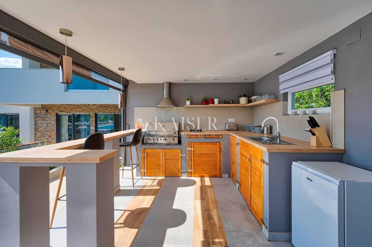 Casa con piscina vicino a Dignano