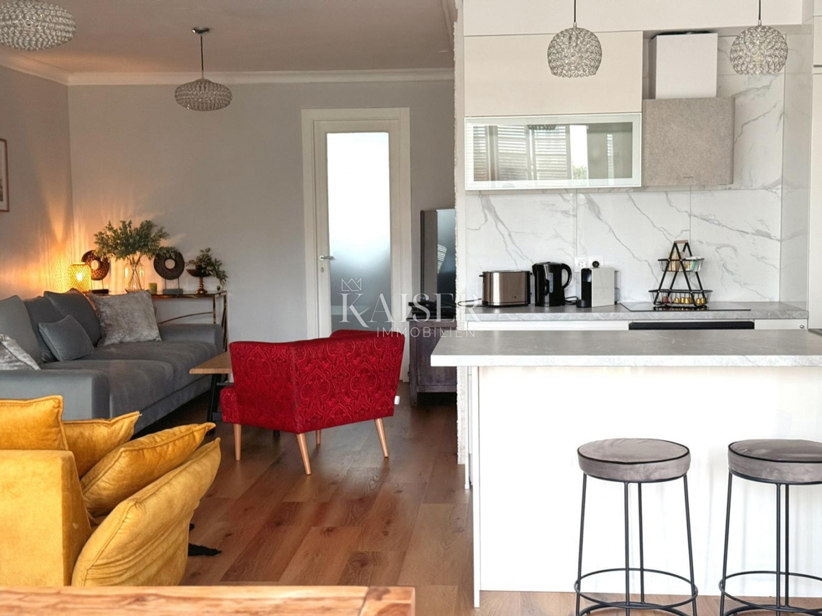 Zara - Tiz, appartamento con tre camere da letto e vista mare