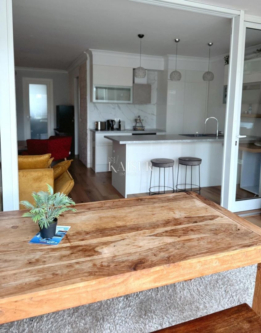 Zara - Tiz, appartamento con tre camere da letto e vista mare