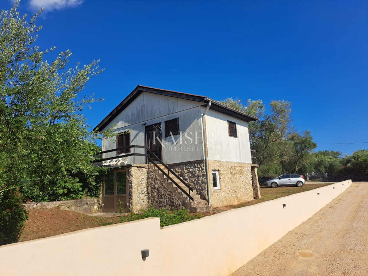 Krk, Brzac - casa indipendente con nuovo progetto di ricostruzione