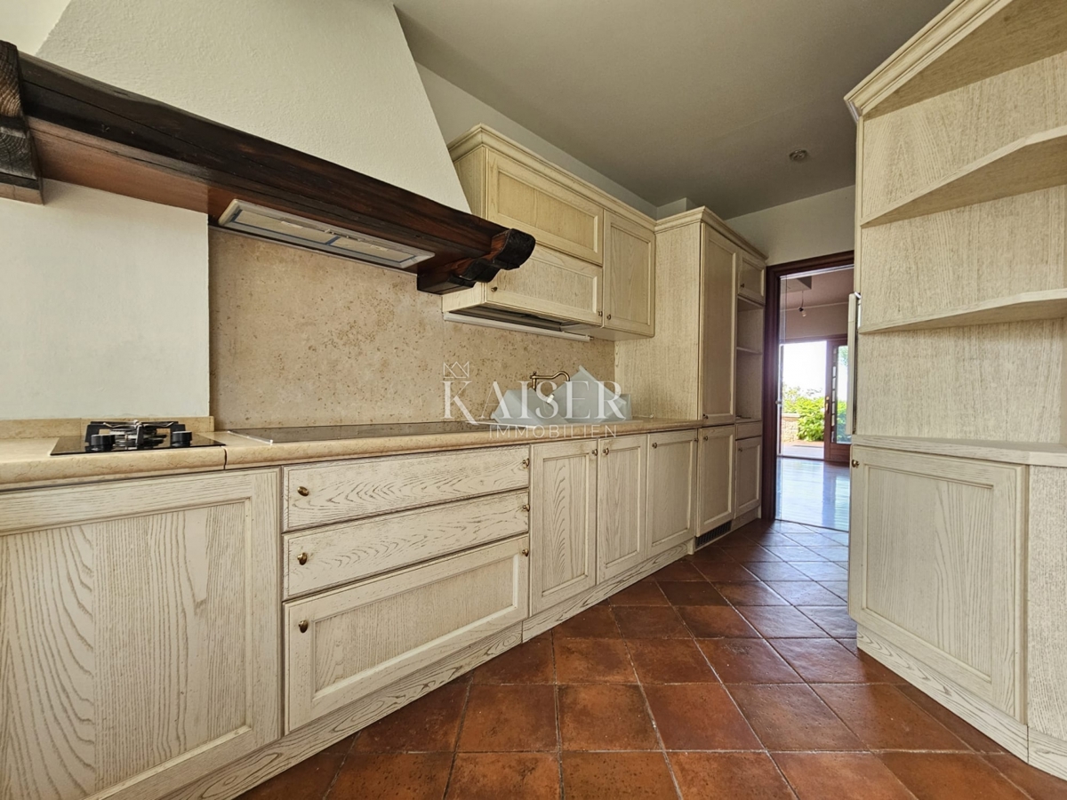 Parenzo, Istria, esclusiva villa bifamiliare in pietra con piscina