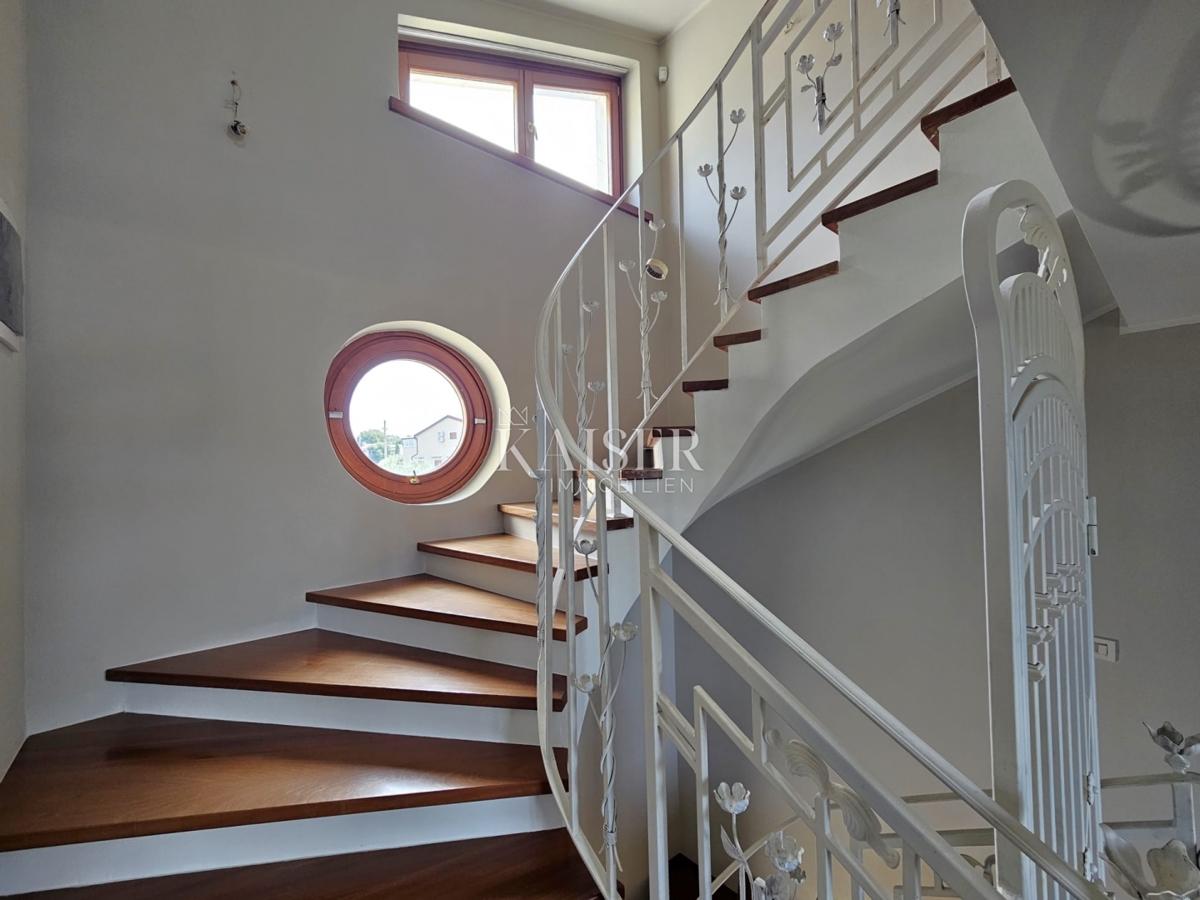 Parenzo, Istria, esclusiva villa bifamiliare in pietra con piscina